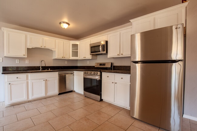 Foto del edificio - 723 N Orange Ave