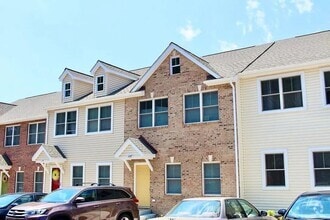 Building Photo - 2219 Deyerle Ave