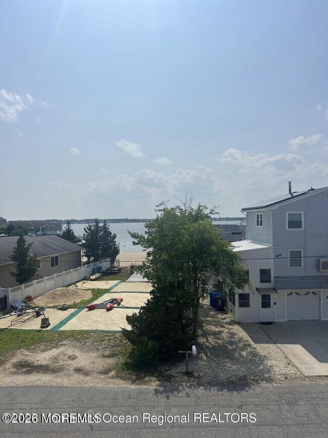 Foto del edificio - 83 Vanard Dr