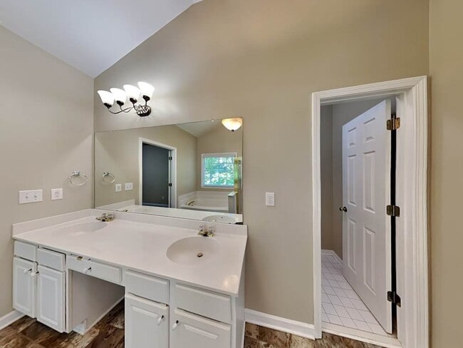 Building Photo - 9640 Eagles Landing Dr