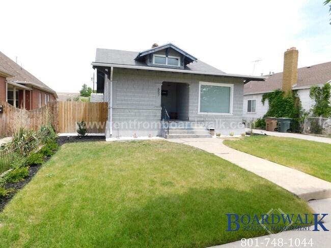 Foto del edificio - 657 Warnock Ave S
