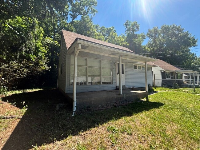 Building Photo - 717 Jefferson Rd