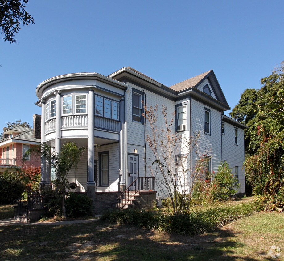 Primary Photo - 218 W De Soto St