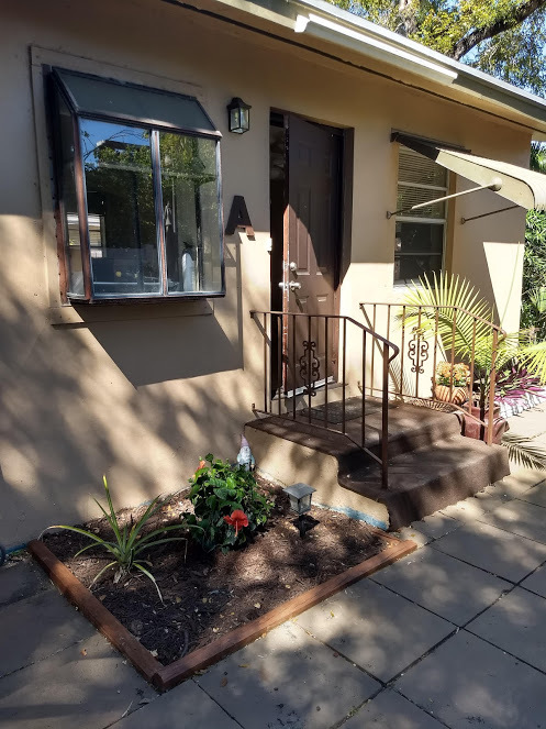 Front - 555 SW 14th Ave