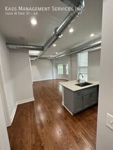 Building Photo - 1444 W Erie St