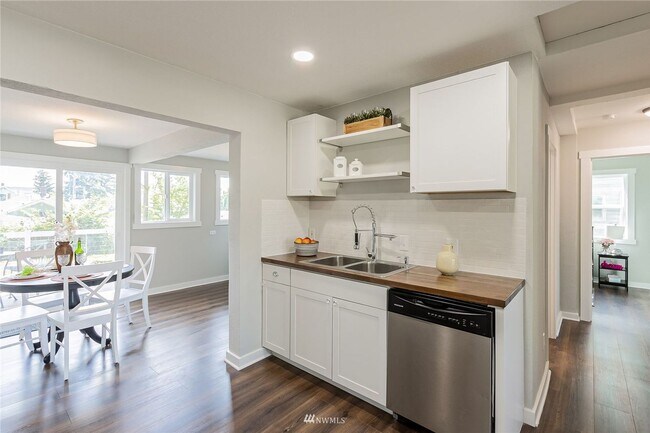 Foto del edificio - Great Location! 2bd, 1bath House in Tacoma!