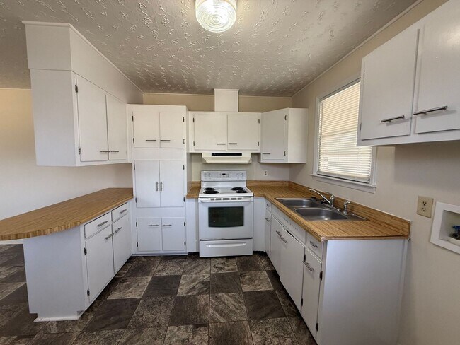 Foto del edificio - Spacious 3 bedroom house in Swansboro