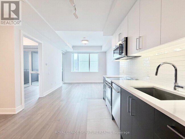 Photo du bâtiment - 664 Spadina Ave.