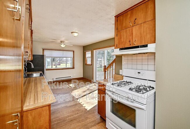 Building Photo - 1477 Earhart Ave