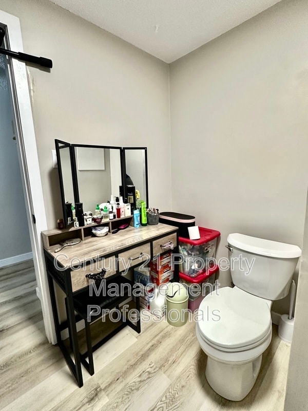 Building Photo - 8705-8152 152 St NW