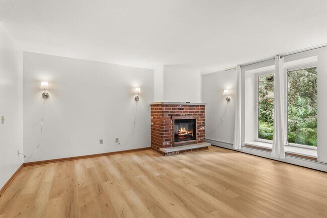 Building Photo - 6251 Charing Cross Ln