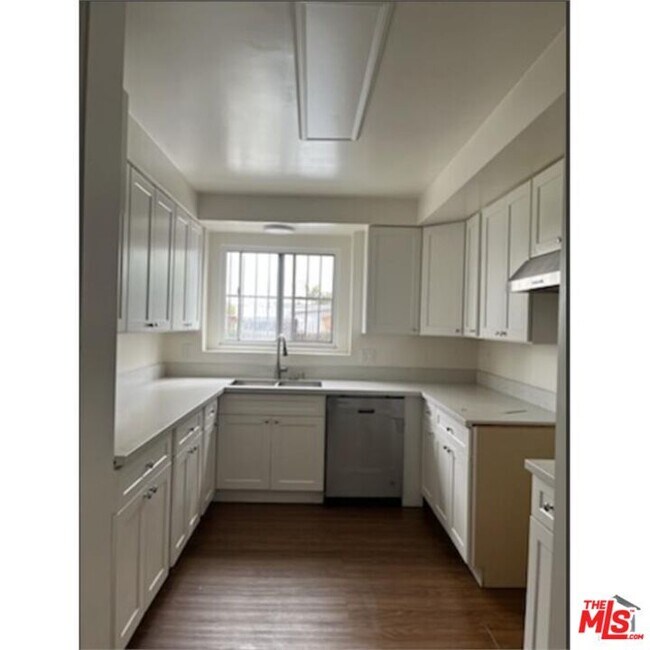 Foto del edificio - 7620 S Western Ave