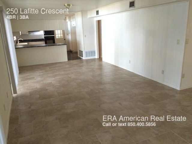 Building Photo - 250 Lafitte Cres
