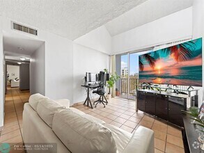 Building Photo - 310 Fontainebleau Blvd