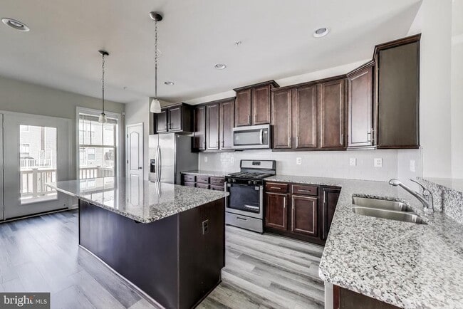 Building Photo - 1821 Jameson Dr