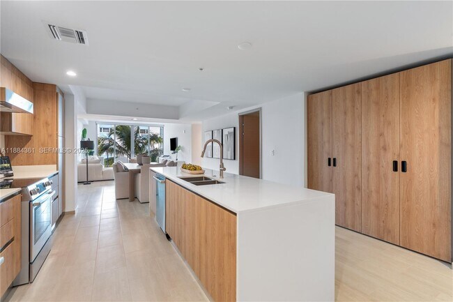 Foto del edificio - 10281 W Bay Harbor Dr