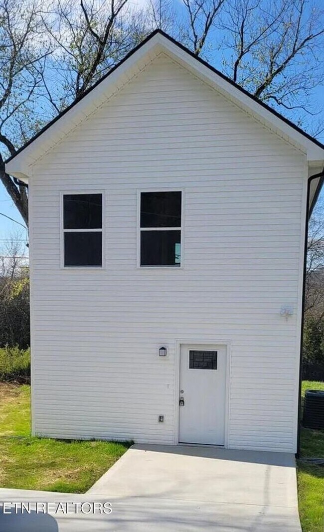 Foto del edificio - Knoxville 37921 - 2 bedroom 1.5 bath - cal...