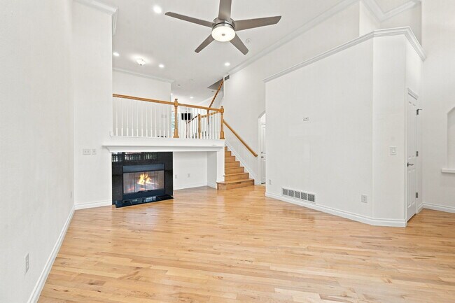 Foto del edificio - $2,895.95 with $300 Off the first month's rent, 2 Beds - 2.5 Bath, Townhome in Lone Tree with Bal...