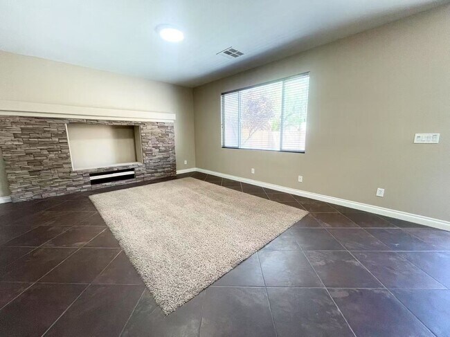 Foto del edificio - Spacious 3-Bed Home in Mountains Edge with...