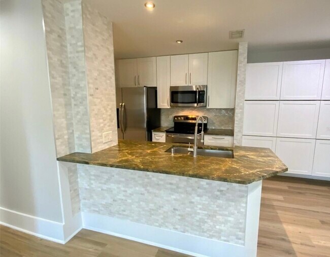 Foto del edificio - 1400 Gandy Blvd N