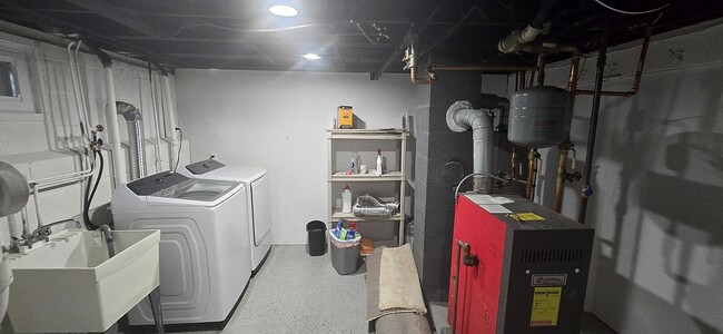 Building Photo - 103 Orono St