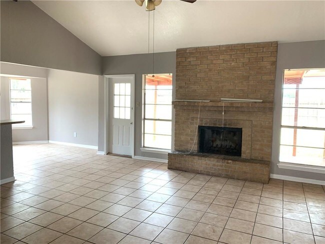 Building Photo - 2116 St Charles Dr
