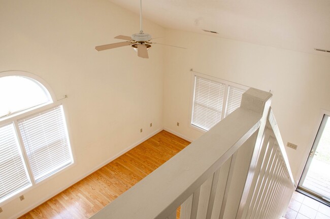 Building Photo - 4 Bed/2 Bath.  Master on Main. Pet Friendly.