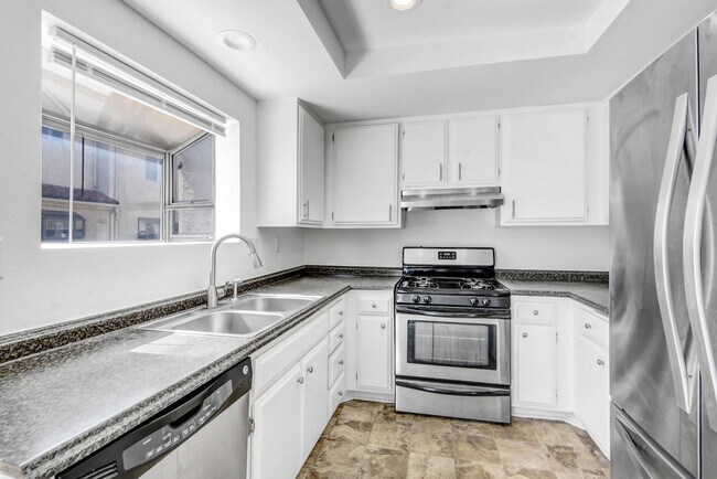 Foto del edificio - Coming Soon! 2 bedroom, 2.5 bath, 2 story condominium!