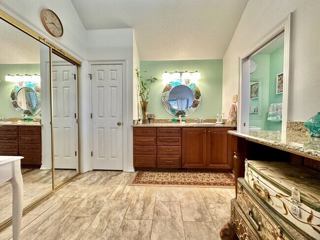 Building Photo - 2012 Mistral Ln E