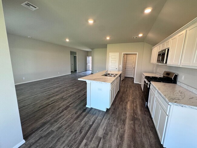 Building Photo - 3 Bedroom 2 Bath House Built in 2024