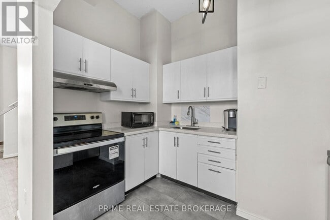 Building Photo - 366 Richmond St