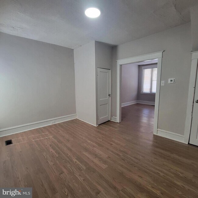 Building Photo - 138 E Albanus St