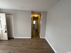 Building Photo - 6411 N Randwick Rd