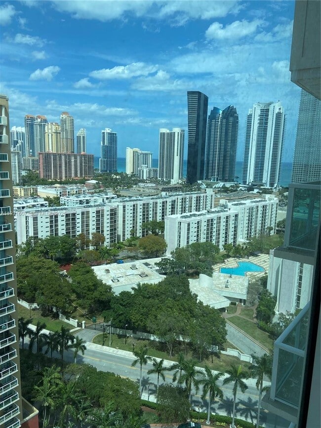 Foto del edificio - 17011 N Bay Rd