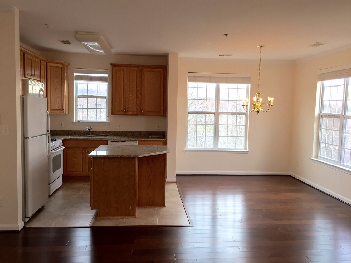Primary Photo - 21197 McFadden Sq