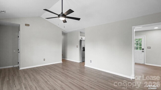 Foto del edificio - 3320 Whitebridge Ln