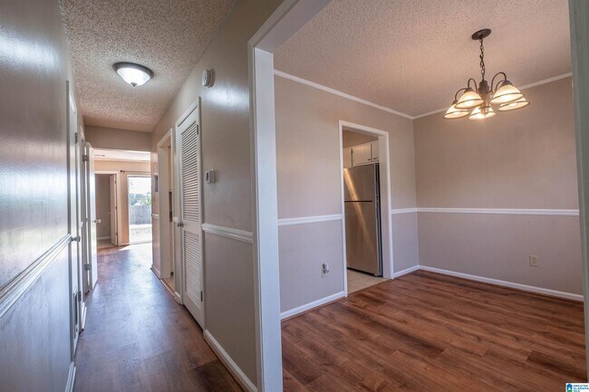 Foto del edificio - 1402 Applegate Dr