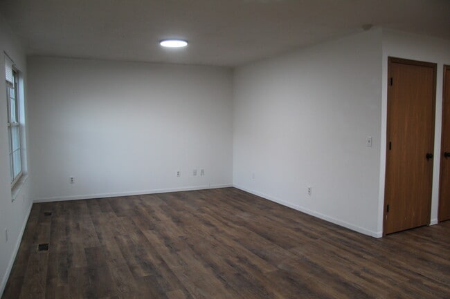 Foto del edificio - 2225 Columbus Cir