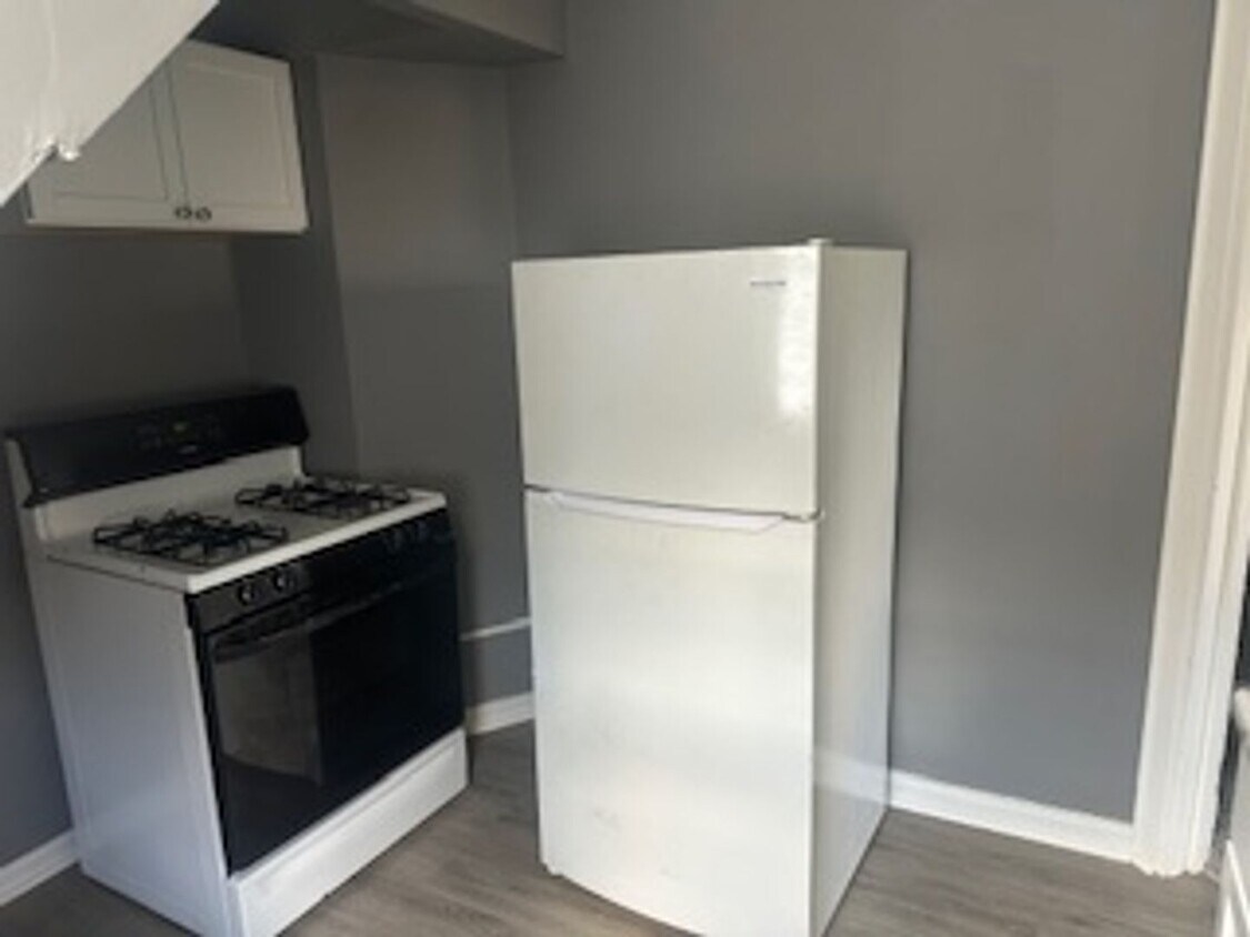 Foto principal - 2-Bedroom Apartment in Quiet 4-Plex