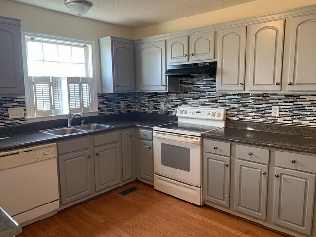 Foto del edificio - 6207 Beaufont Hills Ct