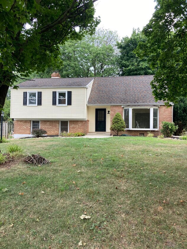 Primary Photo - 1320 Green Tree Ln