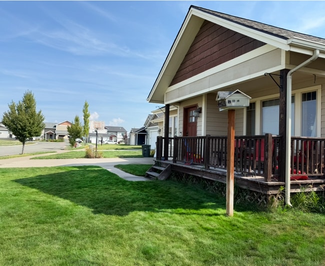 Building Photo - Beautiful West Kalispell Home