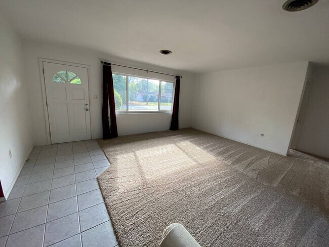 Foto del edificio - Oversized 2/1, Available 12/1