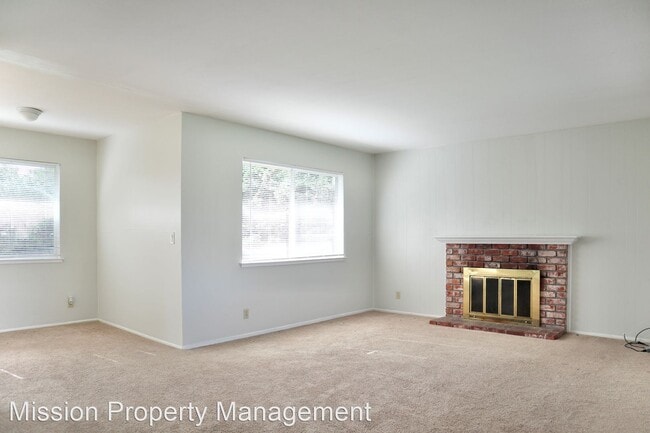 Building Photo - 3 br, 1.5 bath House - 300 Mayten Way