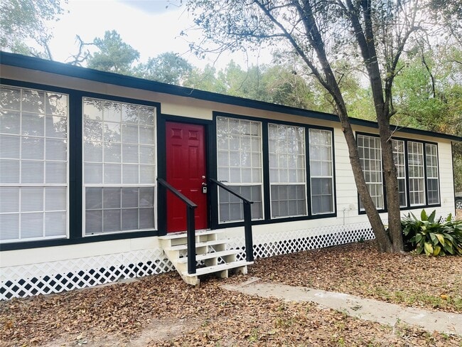 Foto del edificio - 16643 Lake Cir