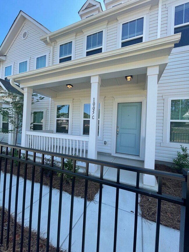 Foto del edificio - Charming townhome community in Mooresville...