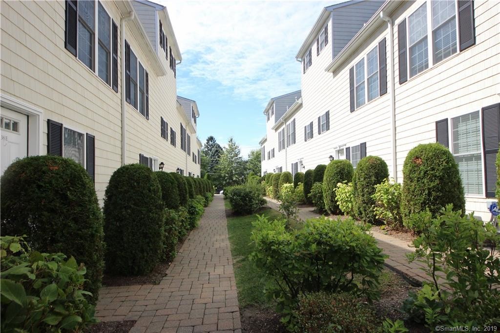 40 Stuart Ave Unit F, Norwalk, CT 06850 Condo for Rent in Norwalk, CT