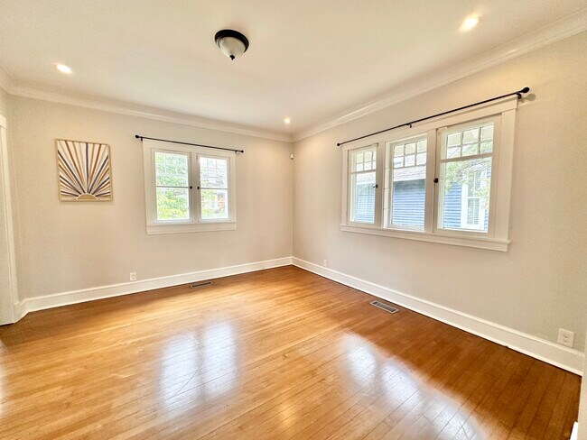 Foto del edificio - 135 E Maple St