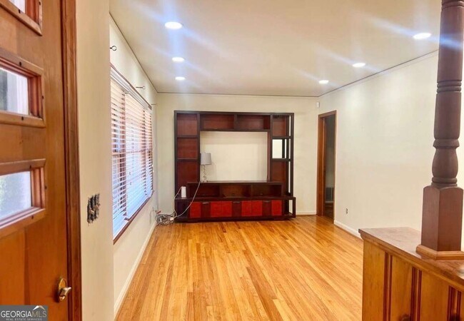 Foto del edificio - 2560 Wood Valley Dr