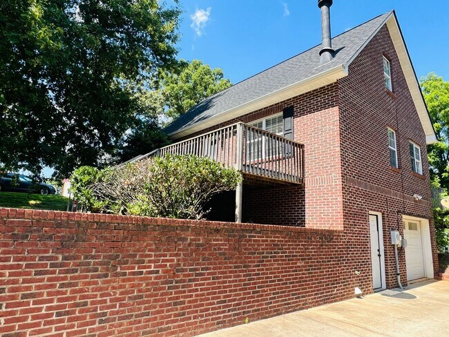 Foto del edificio - Unit is no longer available - application approved.  Charming 1 1/2 story brick home with basemen...